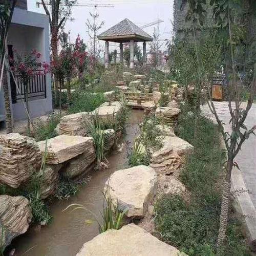 千层石驳岸工程